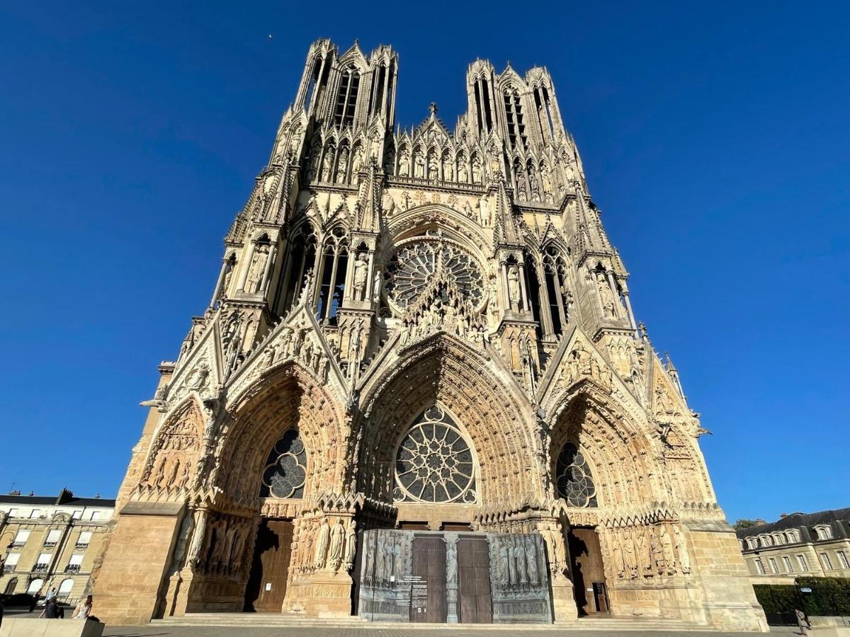 l'Hôtel des Ventes Reims Chativesle Exterior foto