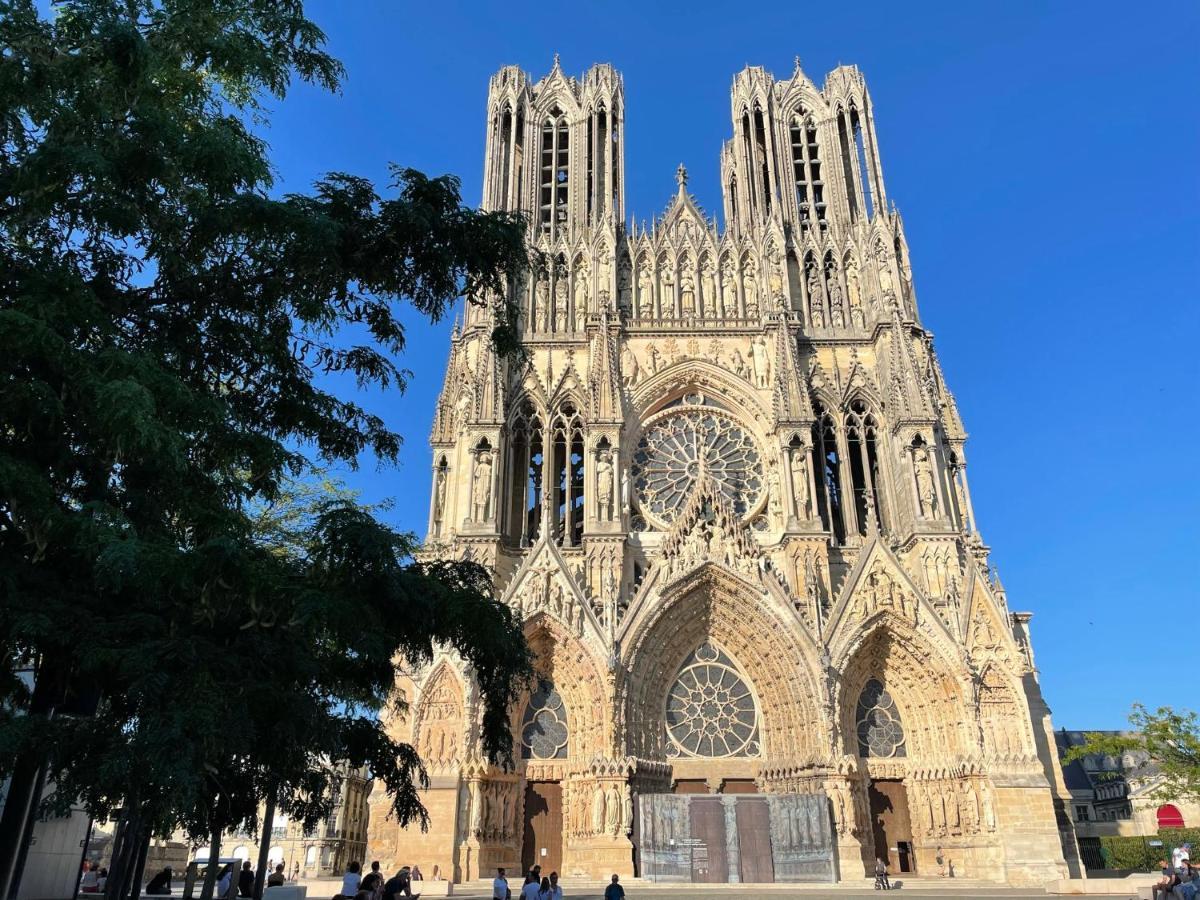 l'Hôtel des Ventes Reims Chativesle Exterior foto