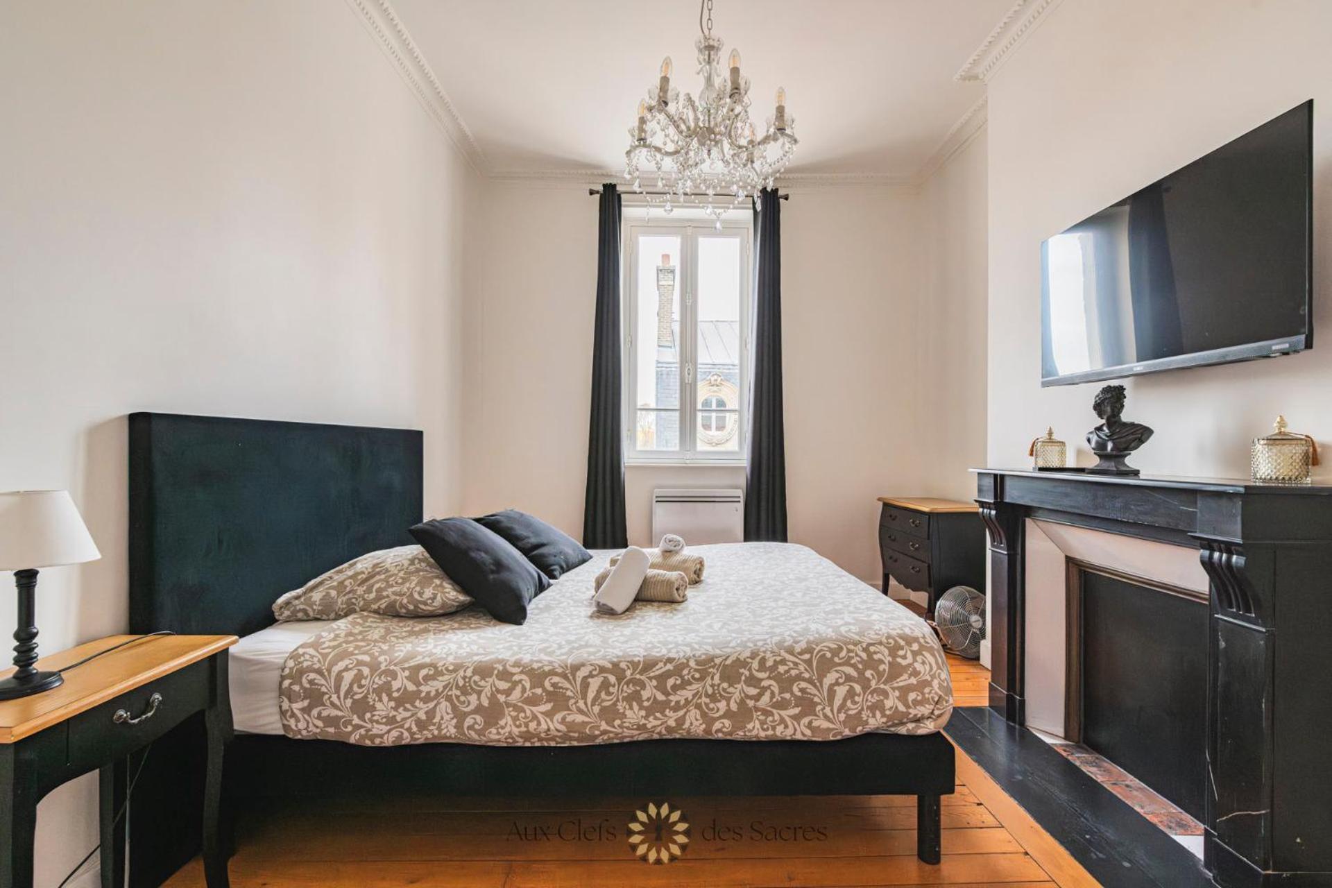 l'Hôtel des Ventes Reims Chativesle Exterior foto