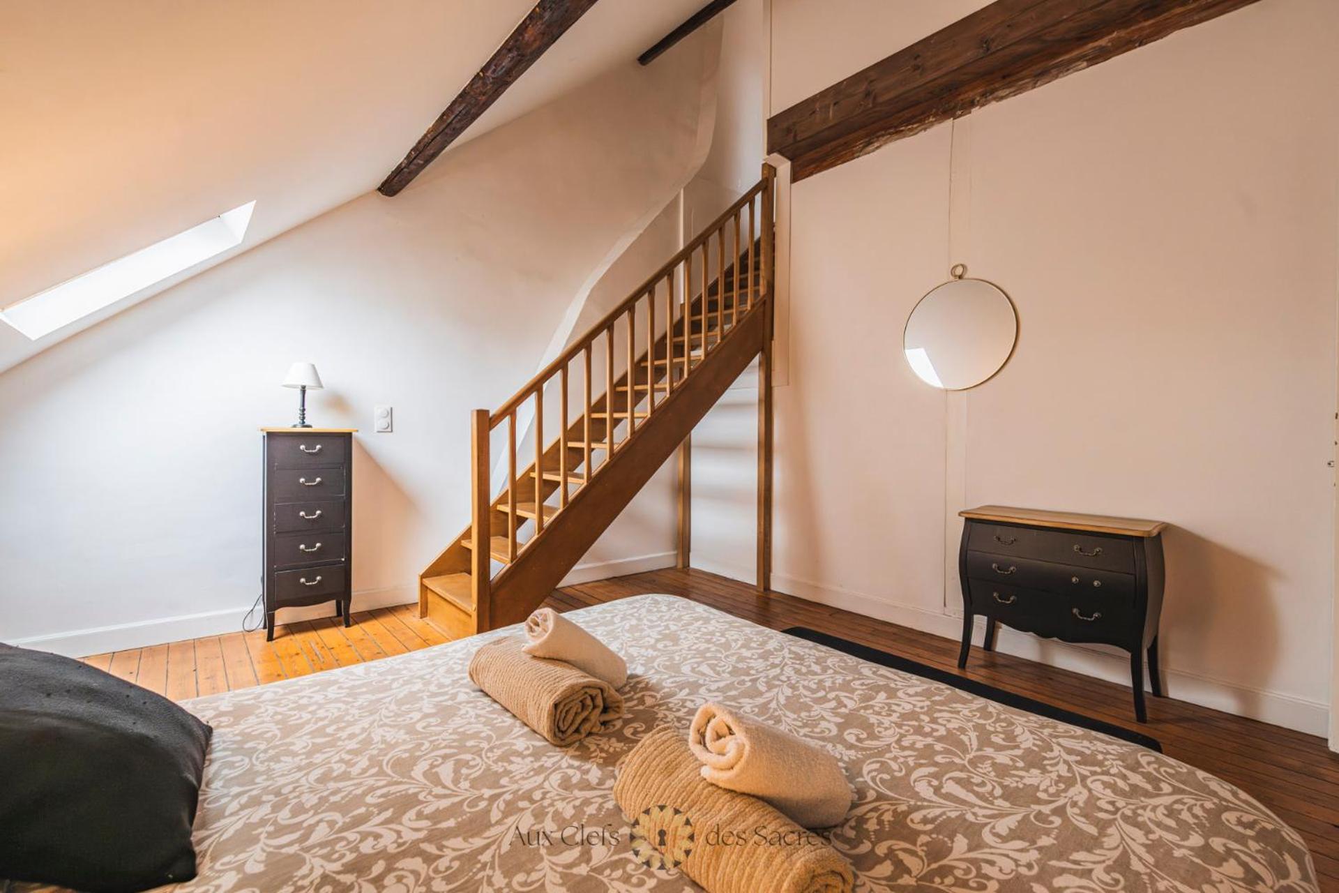 l'Hôtel des Ventes Reims Chativesle Exterior foto