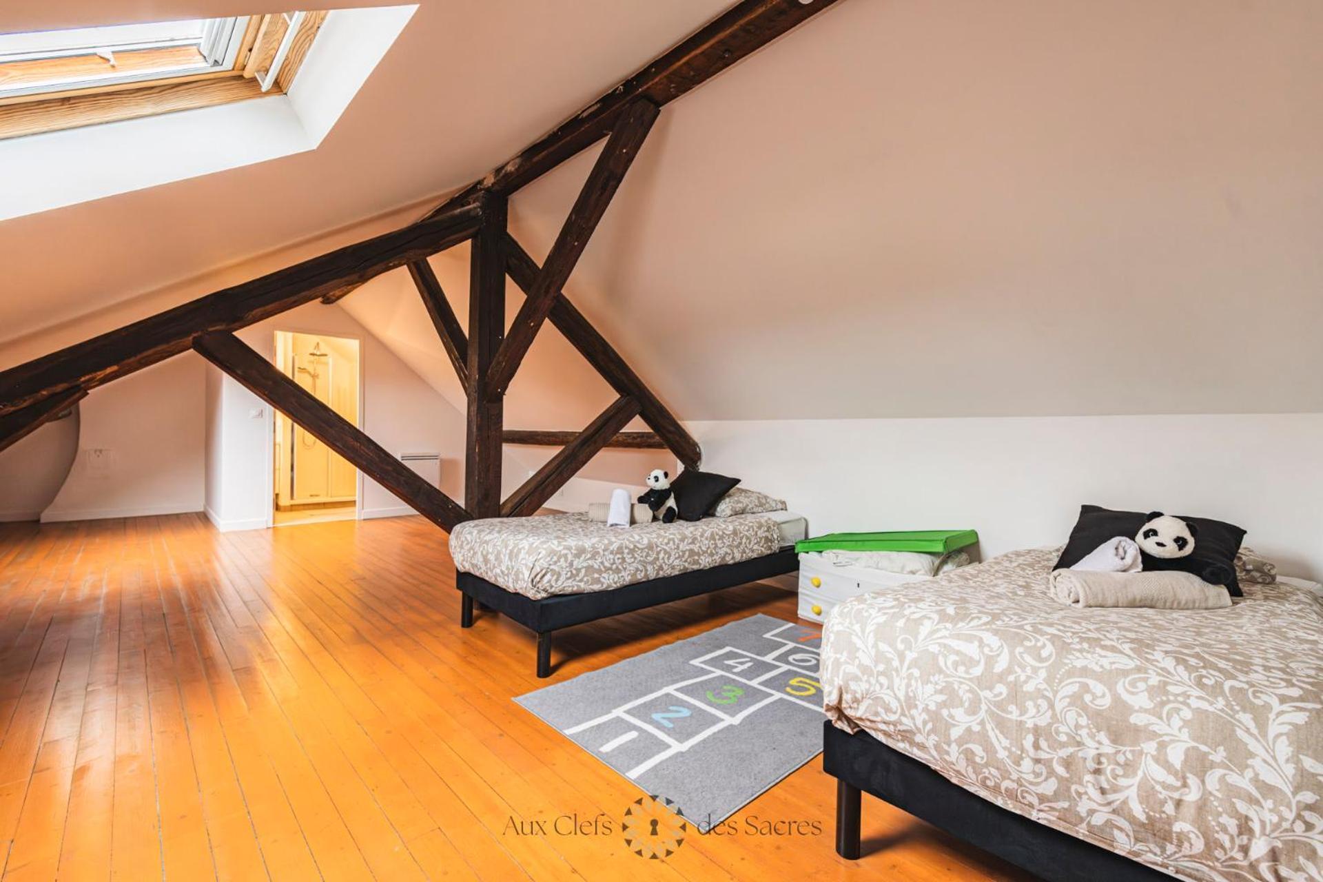 l'Hôtel des Ventes Reims Chativesle Exterior foto