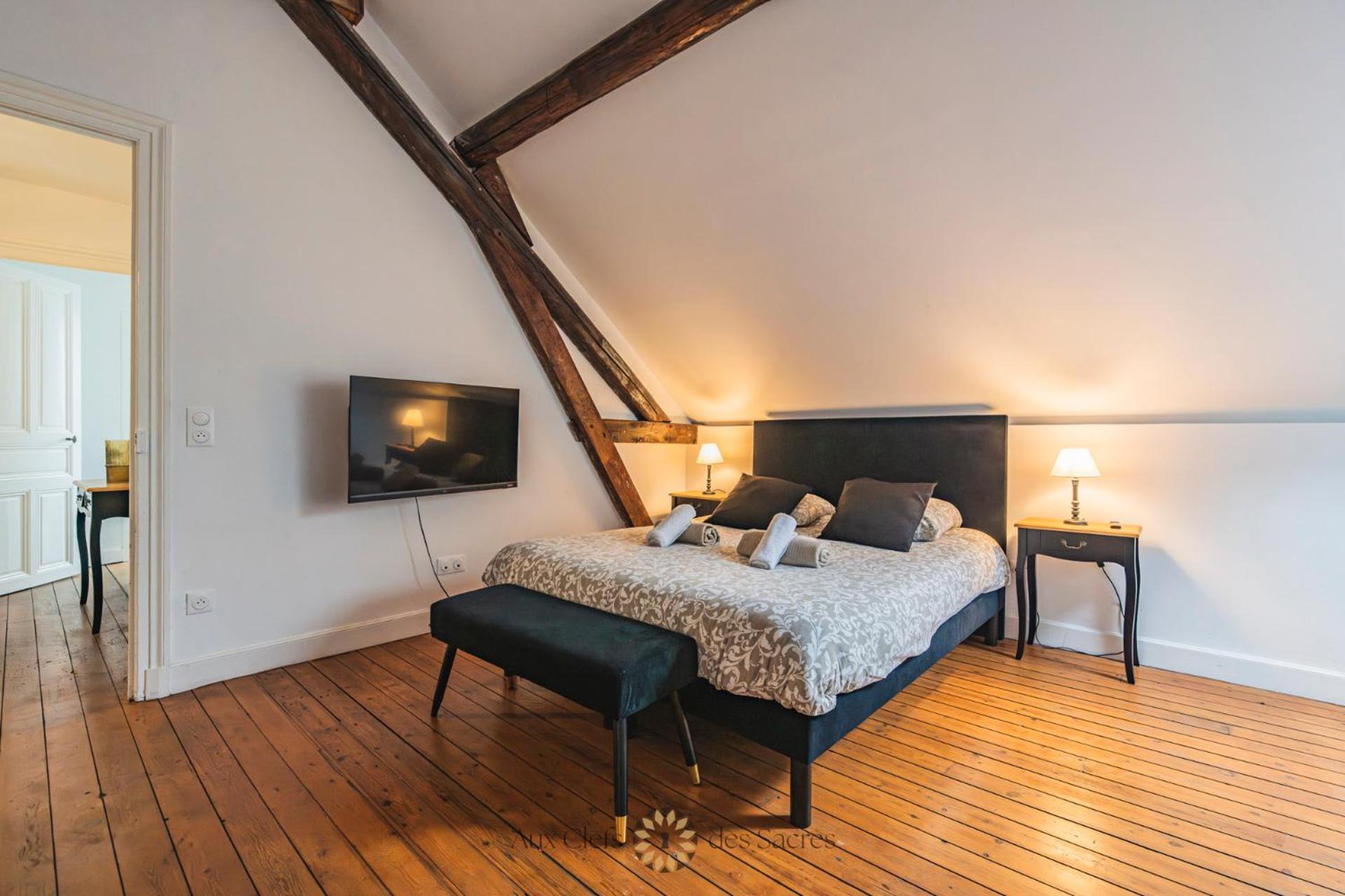 l'Hôtel des Ventes Reims Chativesle Exterior foto