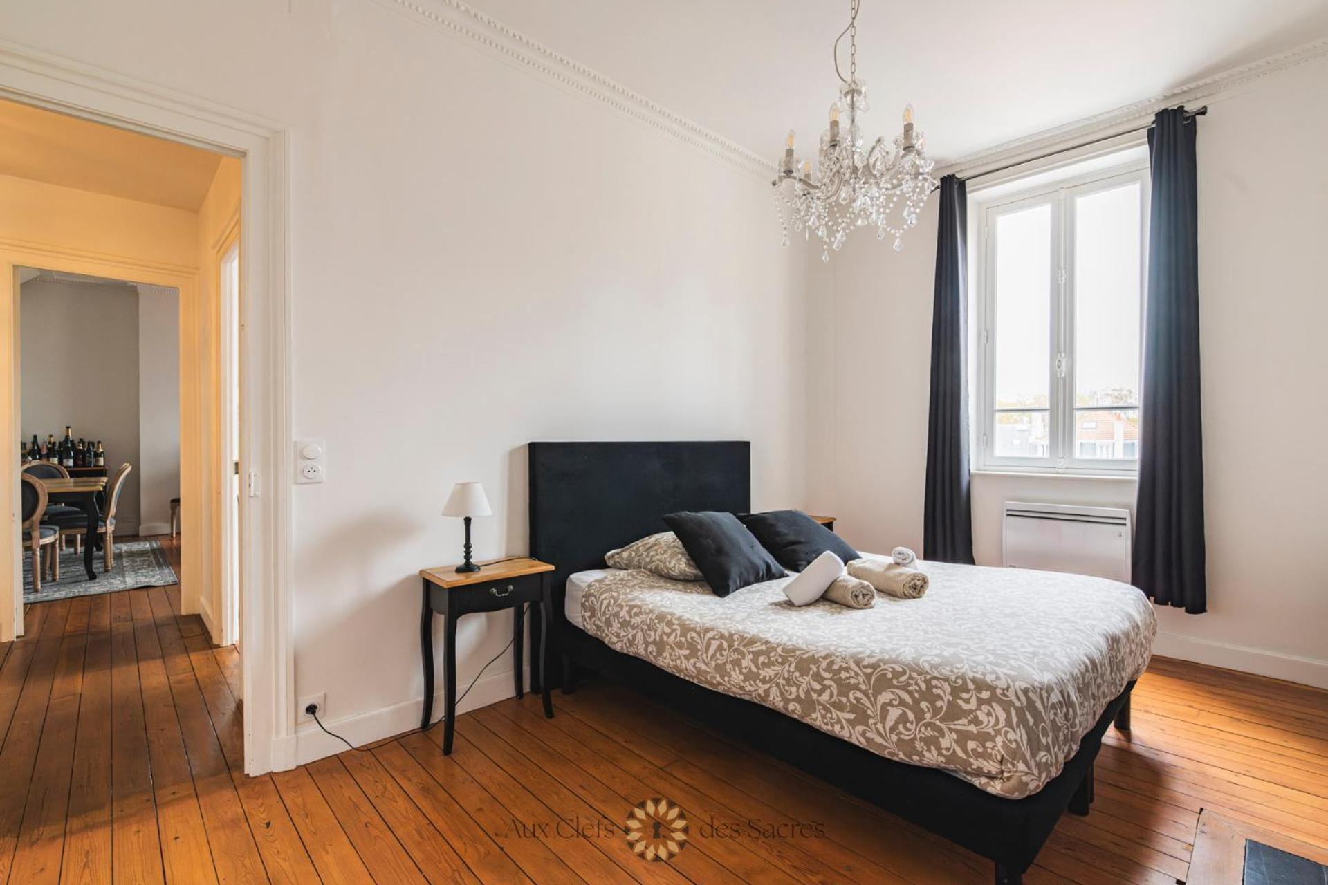 l'Hôtel des Ventes Reims Chativesle Exterior foto
