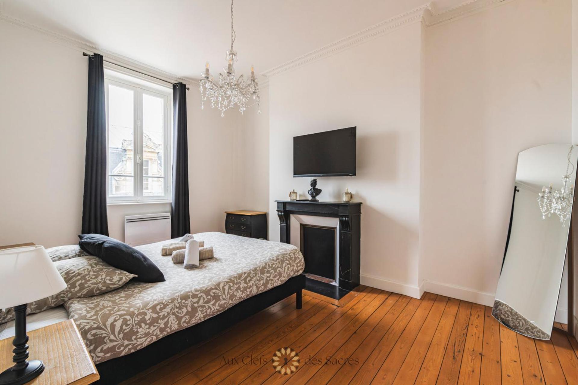 l'Hôtel des Ventes Reims Chativesle Exterior foto