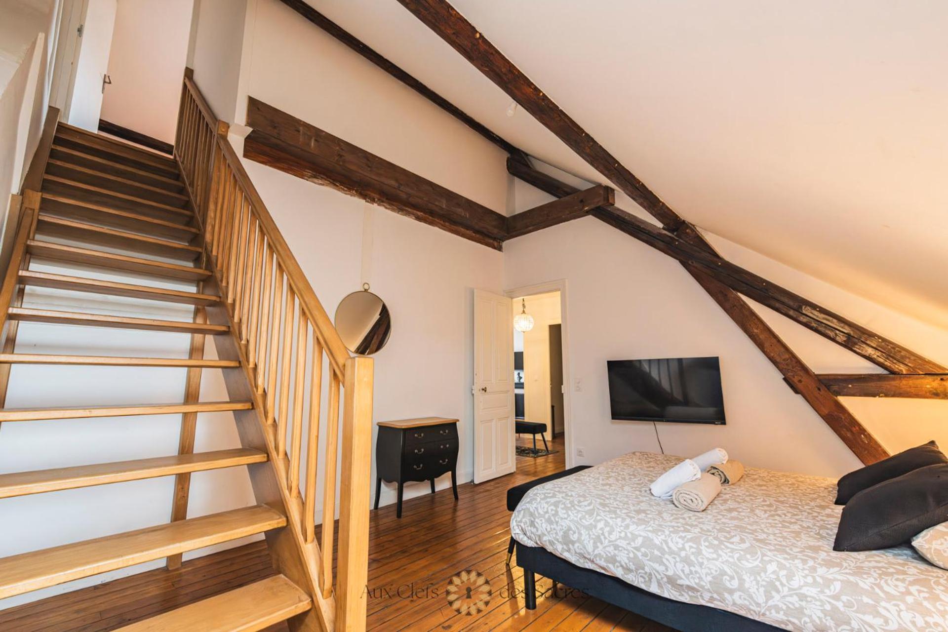 l'Hôtel des Ventes Reims Chativesle Exterior foto