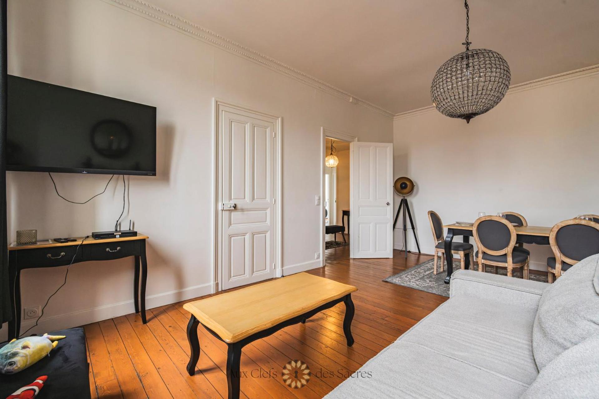 l'Hôtel des Ventes Reims Chativesle Exterior foto