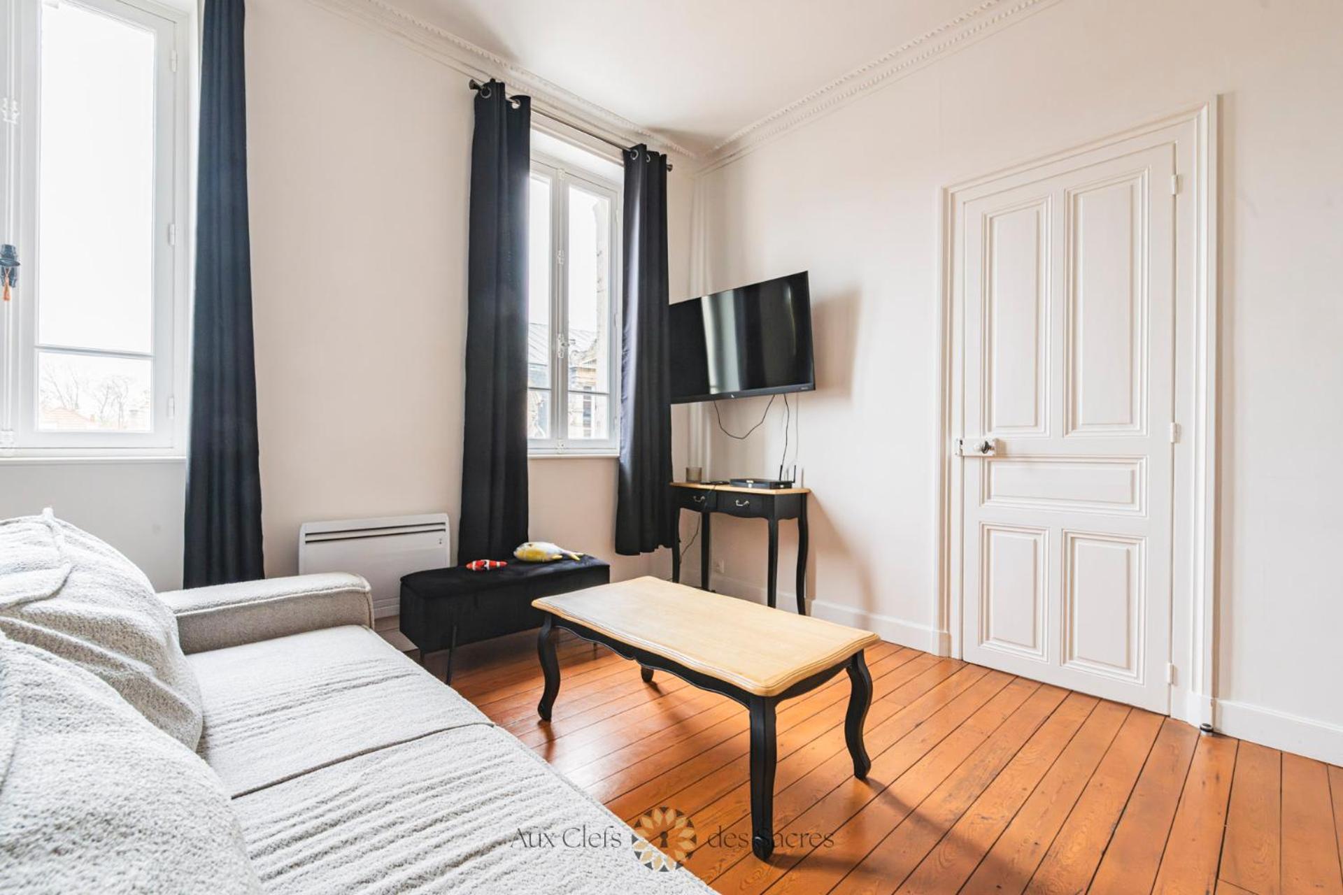 l'Hôtel des Ventes Reims Chativesle Exterior foto