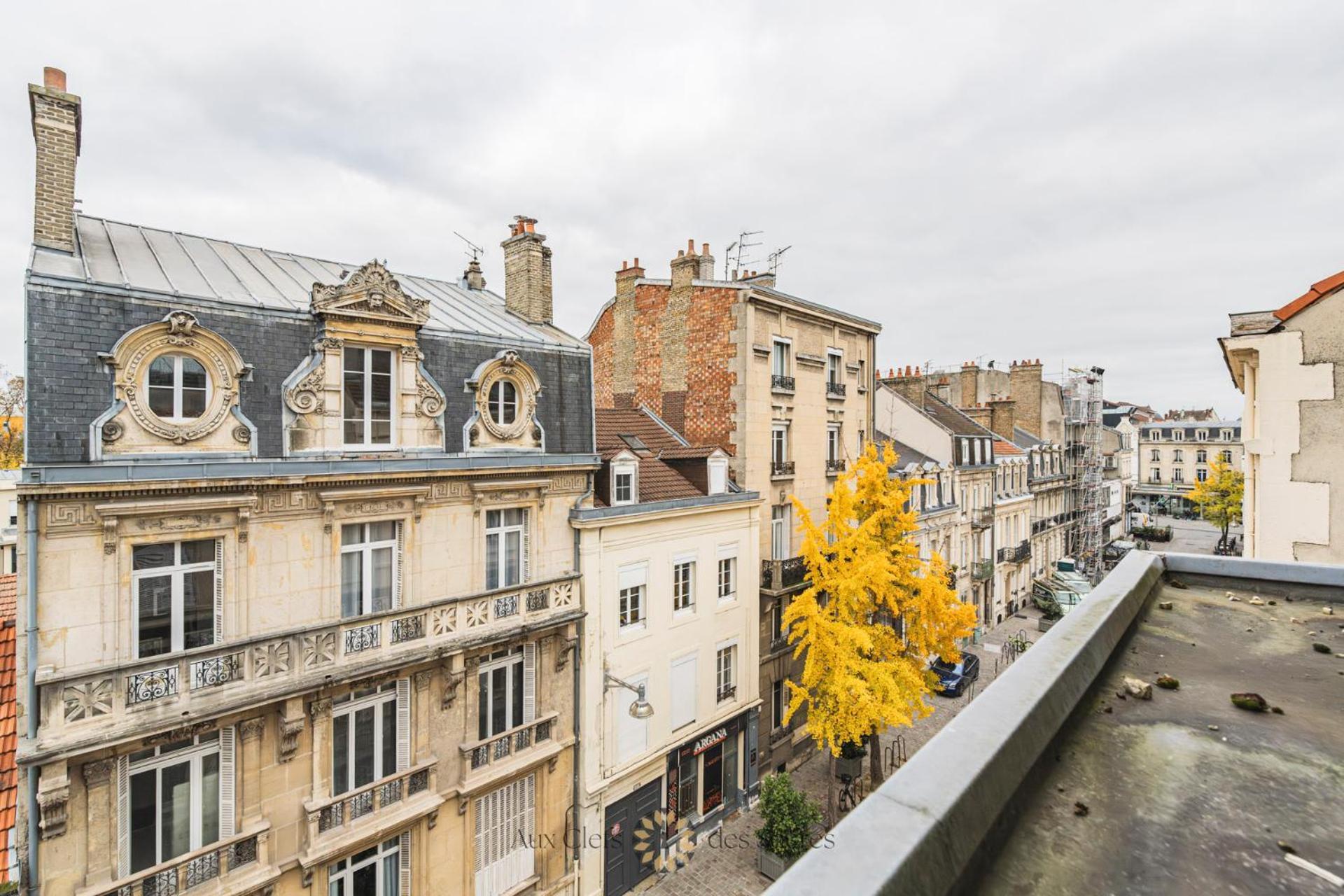 l'Hôtel des Ventes Reims Chativesle Exterior foto