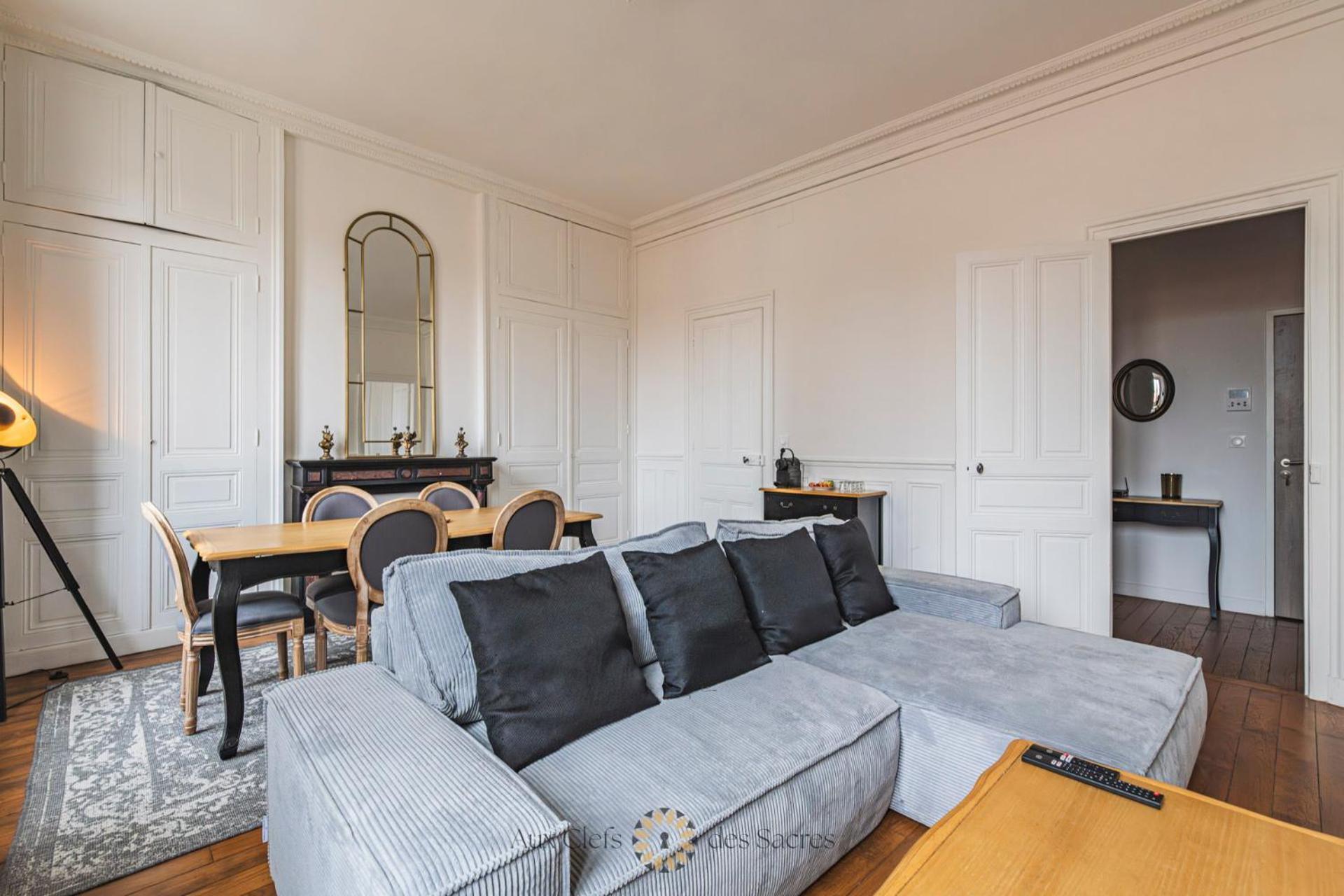 l'Hôtel des Ventes Reims Chativesle Exterior foto