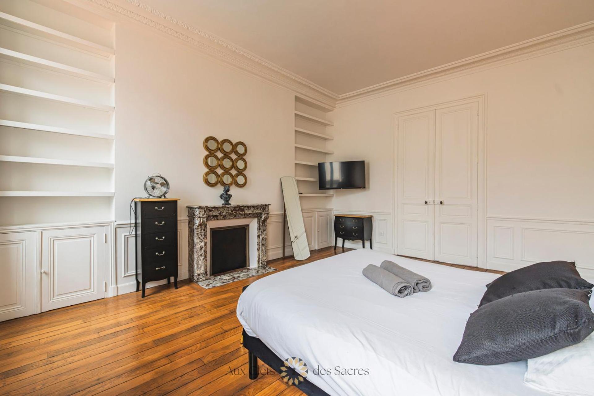 l'Hôtel des Ventes Reims Chativesle Exterior foto